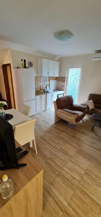 Apartman Nina2 Risan Ngoại thất bức ảnh