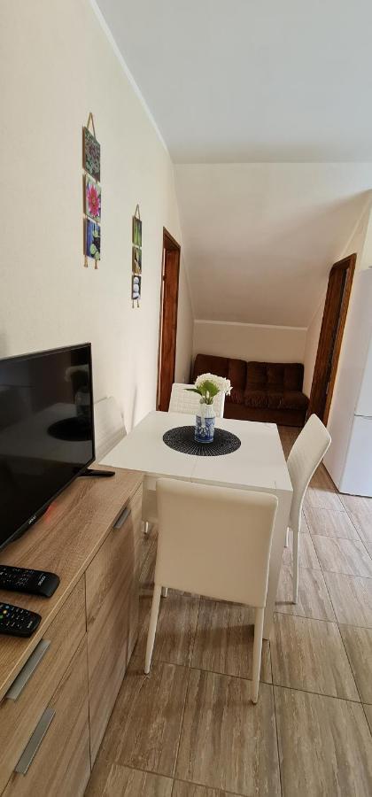 Apartman Nina2 Risan Ngoại thất bức ảnh