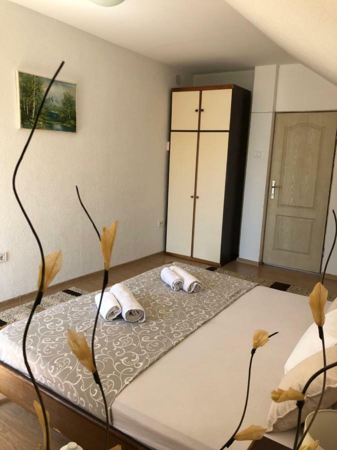 Apartman Nina2 Risan Ngoại thất bức ảnh