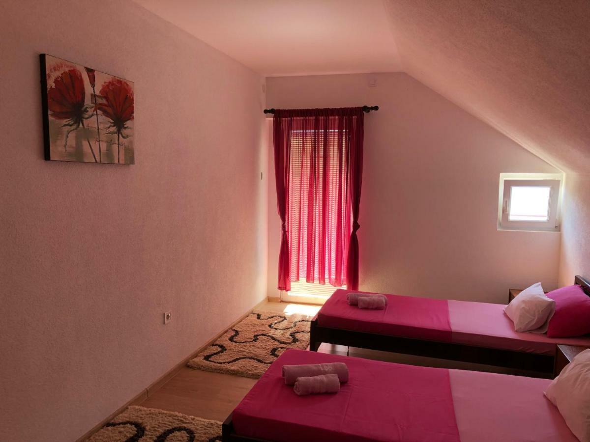 Apartman Nina2 Risan Ngoại thất bức ảnh
